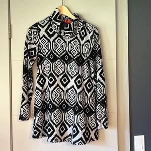 Long sleeve loose turtleneck shirt